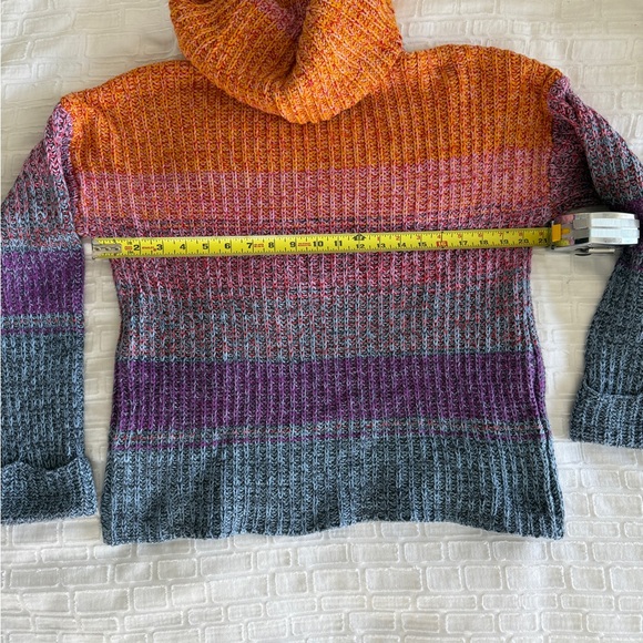 Tribal Sweater, Size Large - Picture 5 of 5